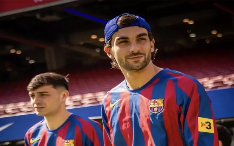 ناديان من إنجلترا يتنافسان على ضم فيران توريس من برشلونة.